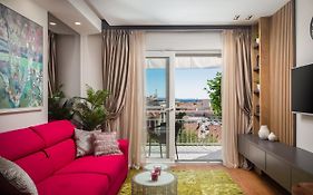 V Luxury Apartment